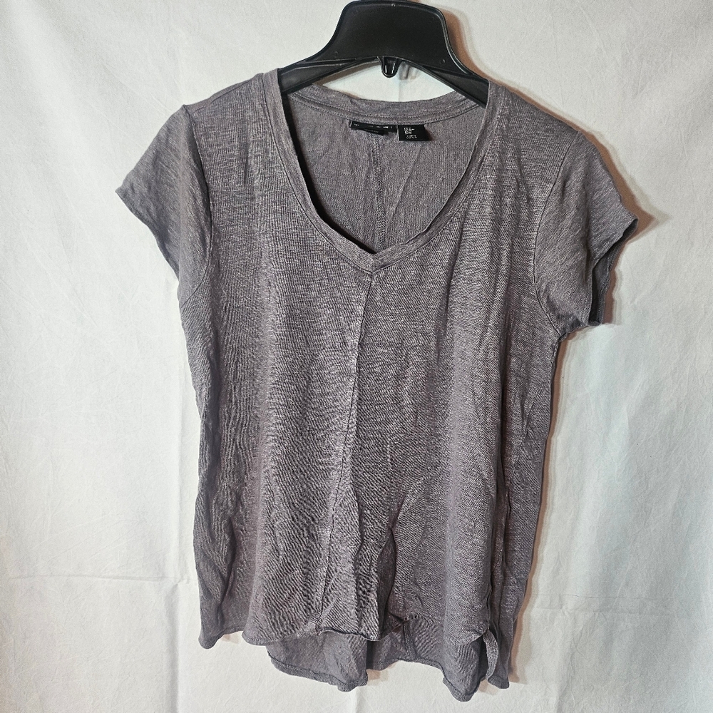 Grey Tahari short sleeve V-neck top, 100% linen medium Grey